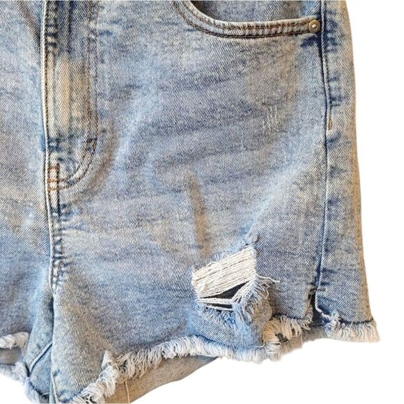 Celebrity Pink Women's Light Wash High Waisted Distressed Denim Shorts Sz 11/30 - Picture 4 of 6